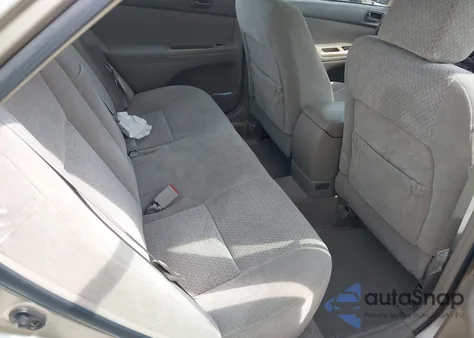 2004 Toyota Camry Le z USA, uszkodzony, nr VIN 4T1BE32K04U320925